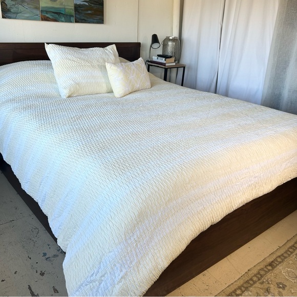 CLOTH & CANOPY Yellow White Stripe Queen Comforter Set 3pc
#0911245 - Picture 7 of 17